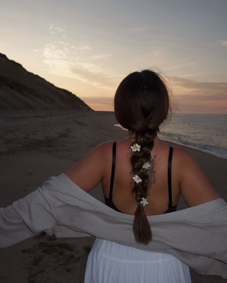 would like to frolick on the beach every day thank u

#summerstyle #summerhair #summerhairstyle #summeroutfit #eastcoastsummer #whitemaxiskirt