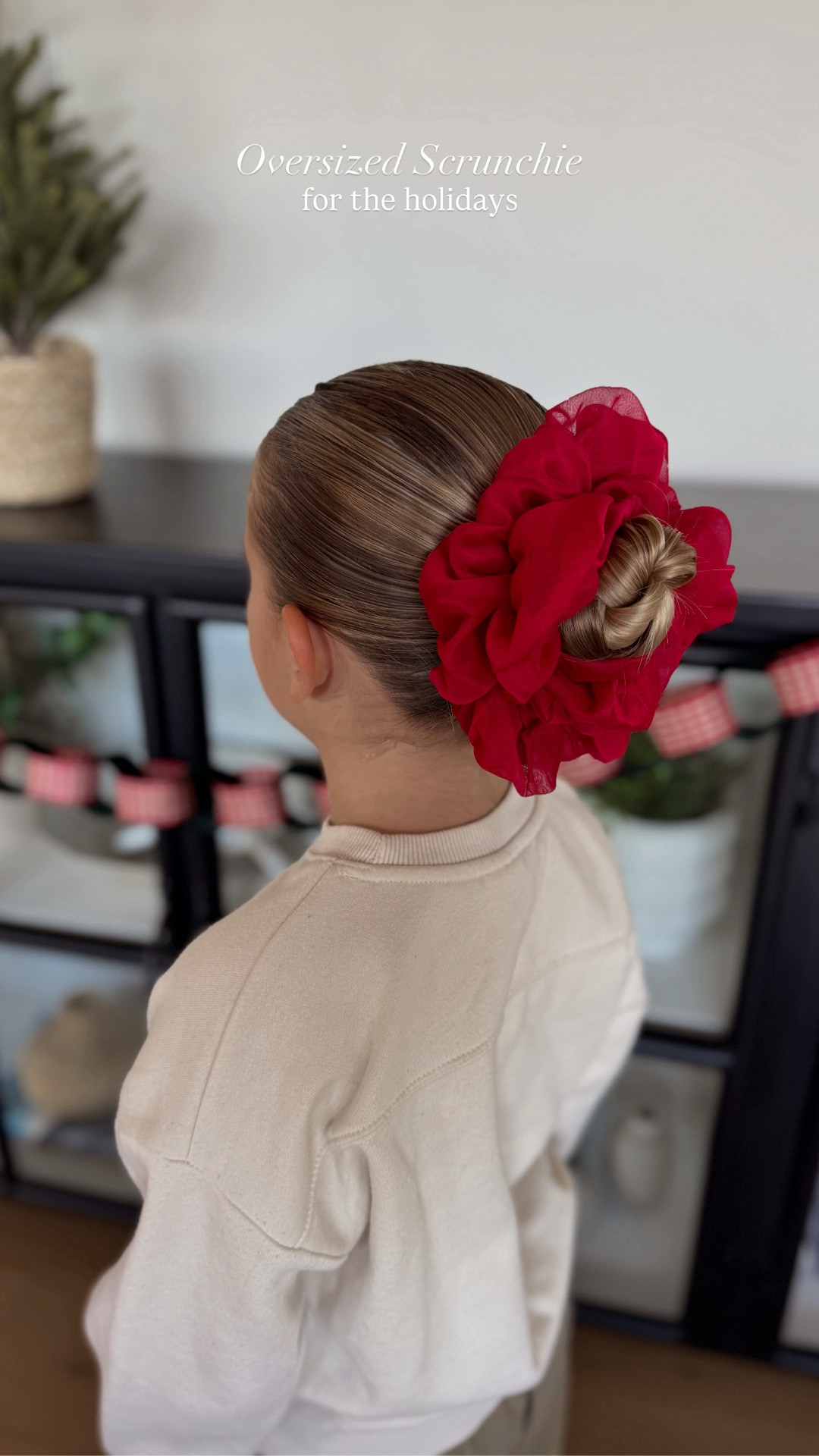 Oversized scrunchie hairstyle 