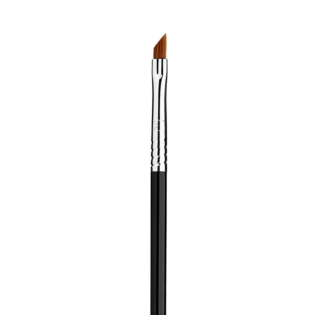 E06 WINGED LINER™ BRUSH | Sigma Beauty