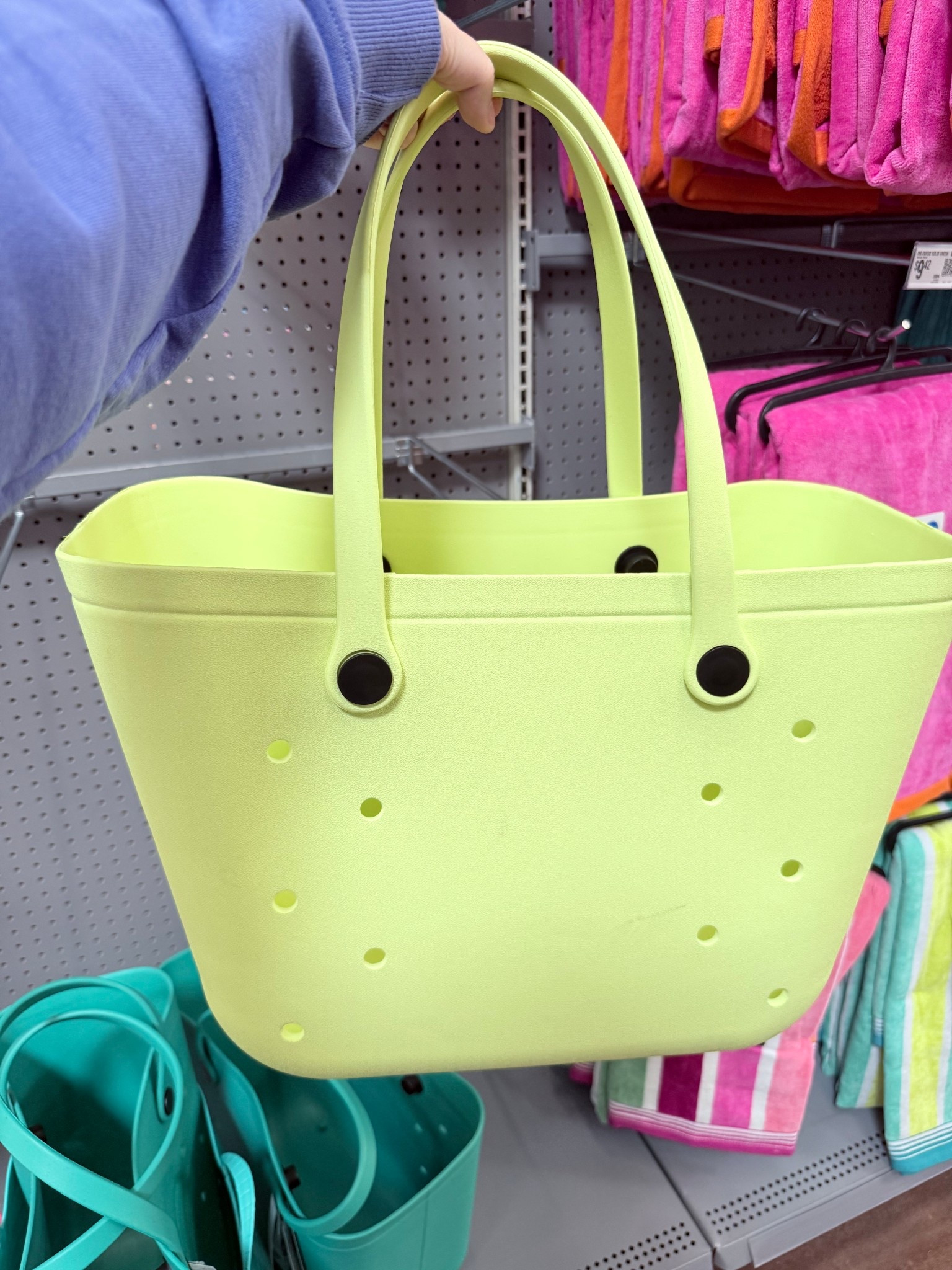 How good is this bogg bag lookalike from Walmart?! And it’s only $25 🎉


Affordable fashion, women’s tote bag, beach bag, pool bag 

#LTKFindsUnder50 #LTKItBag