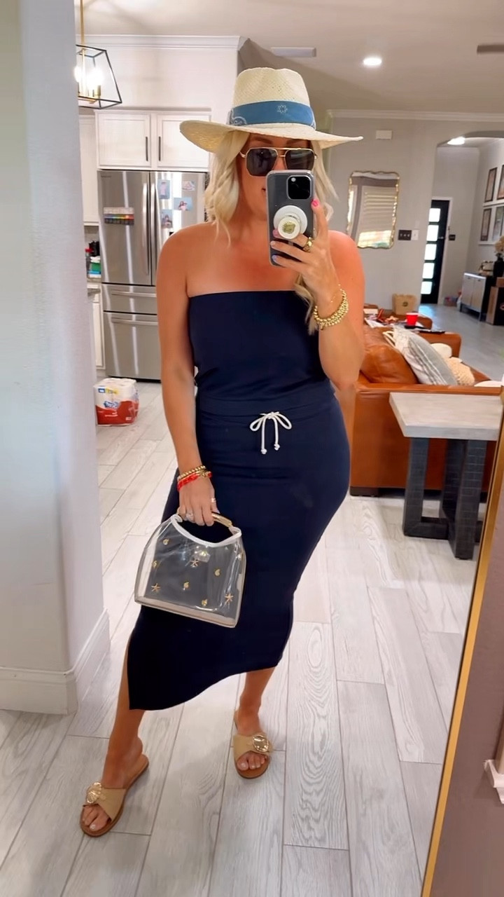 This cotton set is super comfortable and i’m seriously impressed. Also obsessed with this clear purse!Medium in top, small in skirt.  

#LTKStyleTip #LTKSeasonal #LTKFindsUnder100