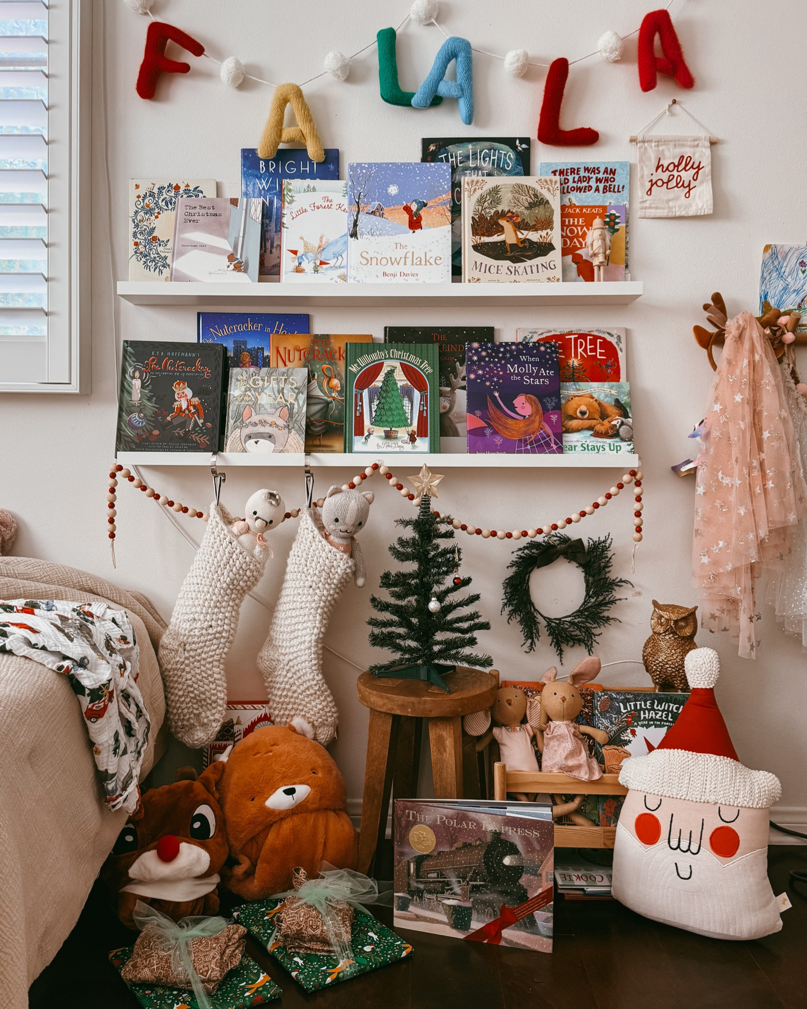 our annual #crapnapreads holiday book shelfie — DECOR ONLY post (books linked on prior LTK post!) #christmasbooks #winterbooks #holidaybooks #secularchristmas

#LTKkids #LTKSeasonal #LTKHoliday