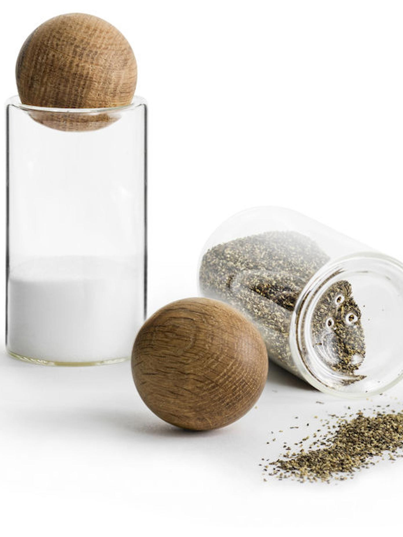 Mundgeblasene Salz- und Pfefferstreuer Nature mit Holzdeckel, 2er-Set | WestwingNow EU