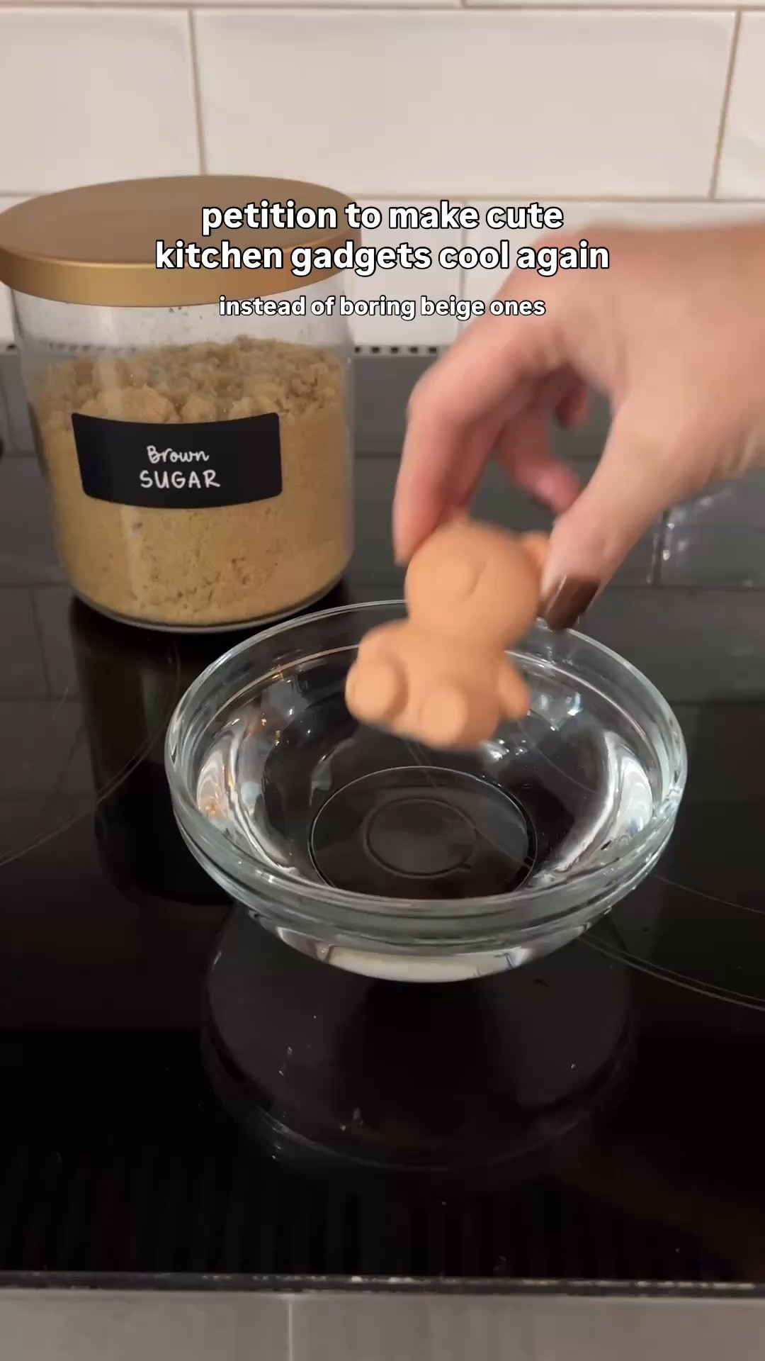 Cute little kitchen gadgets for making cooking and cleaning fun vs boring ol’ beige ones 🥰