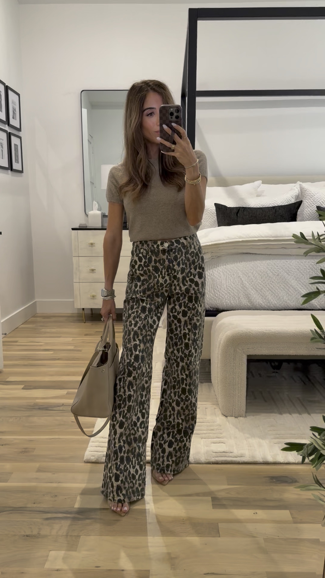 The best Walmart, cargo jeans, leopard camo women’s Christmas outfit

#LTKgrwm #LTKHoliday #LTKootd