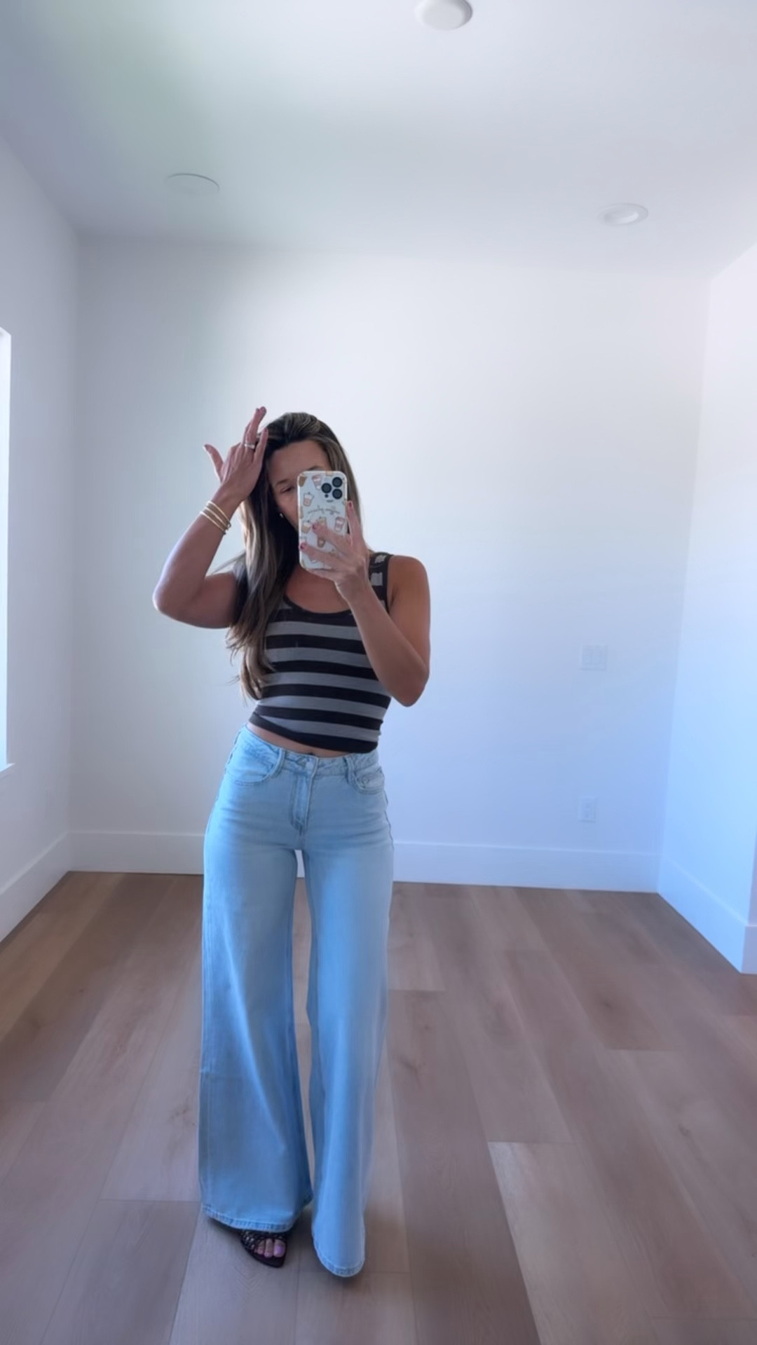 Tank small 
Jeans 26
