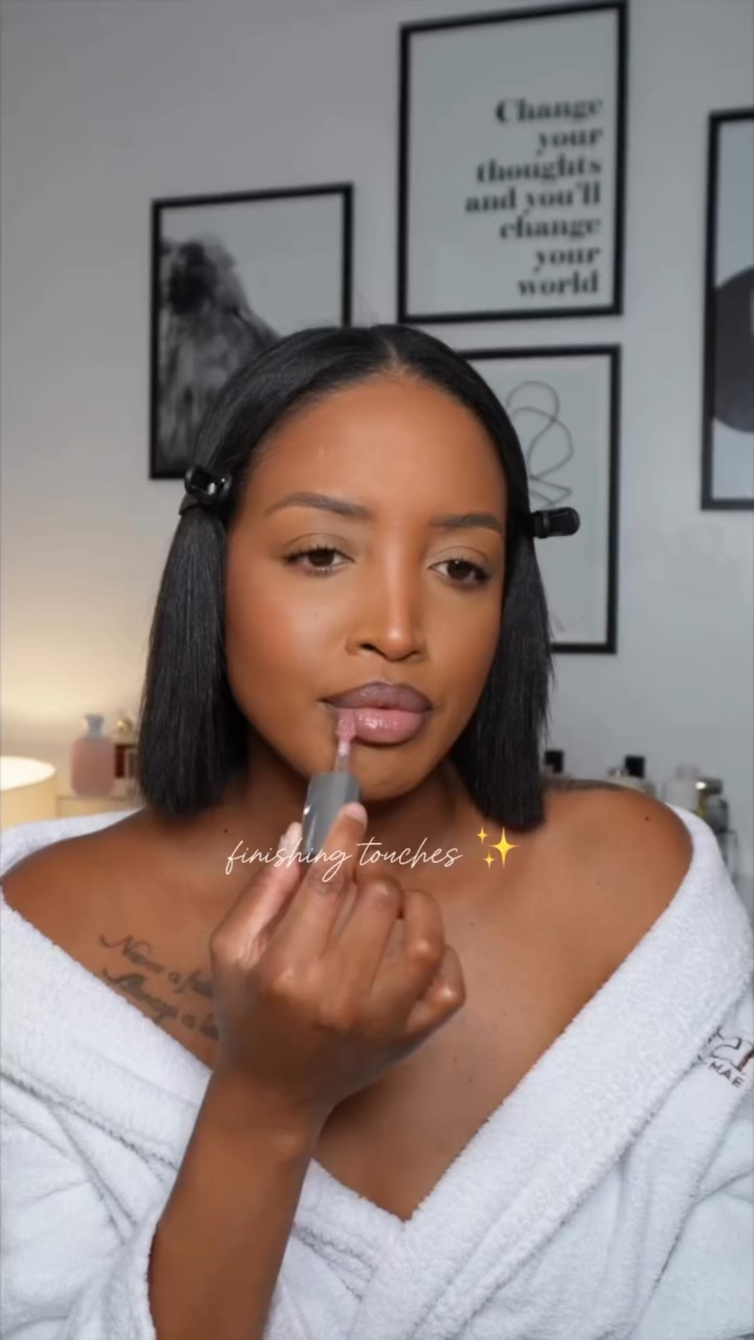 finishing touches ✨ 

@lorealparis plump ambition lip oil
@amika superfruit star lightweight styling oil 

#makeup #haircare #beauty #maquiagem #pelenegramakeup