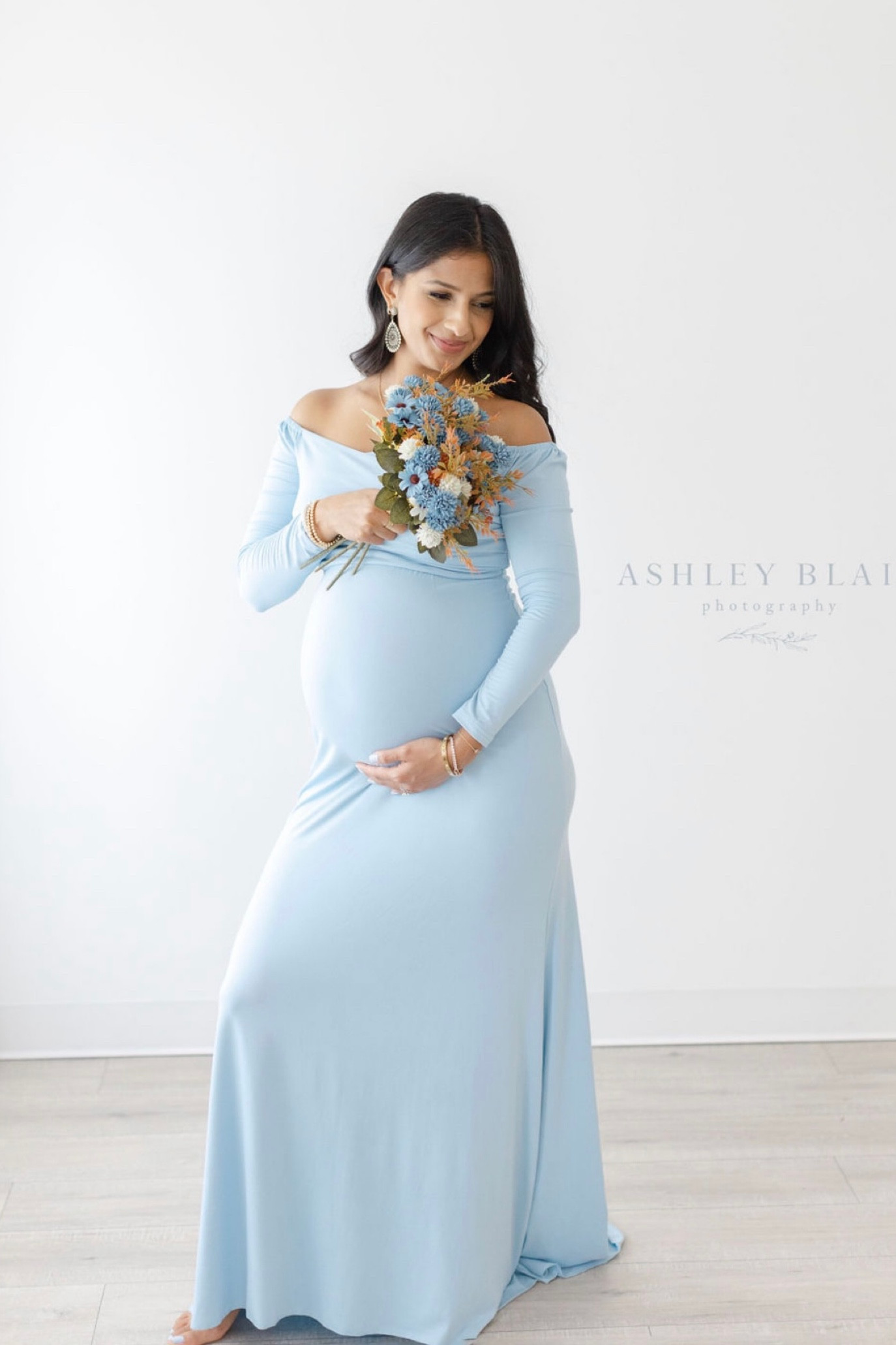 the most flattering maternity dress 🩵 #maternityphotos #maternitydress #maternitymaxidress #maxidress #amazondress #amazonfashion

#LTKstyletip #LTKbump #LTKunder50