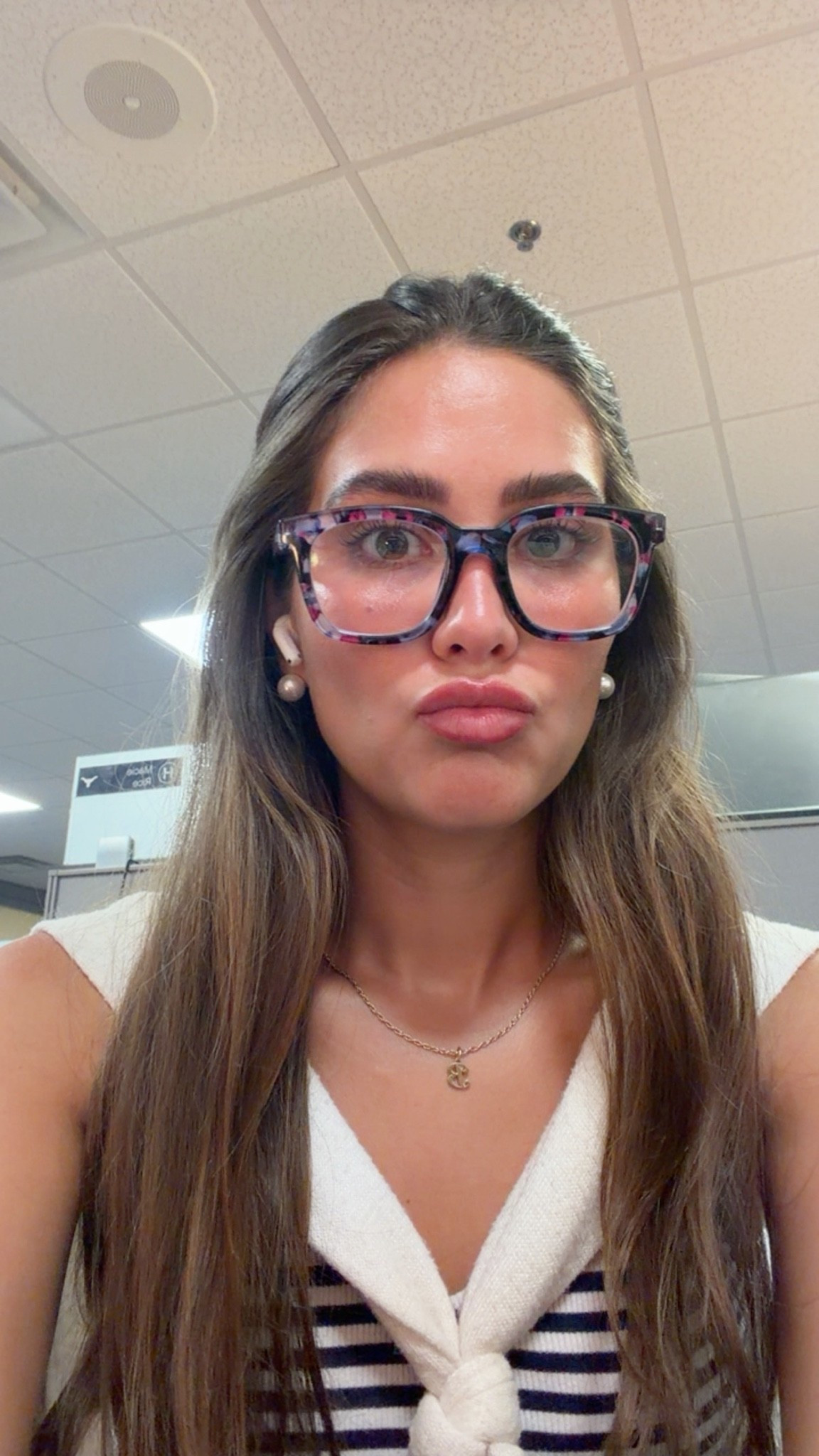 Everyone needs these blue light glasses👓👓

#LTKootd #LTKdayinmylife #LTKWorkwear