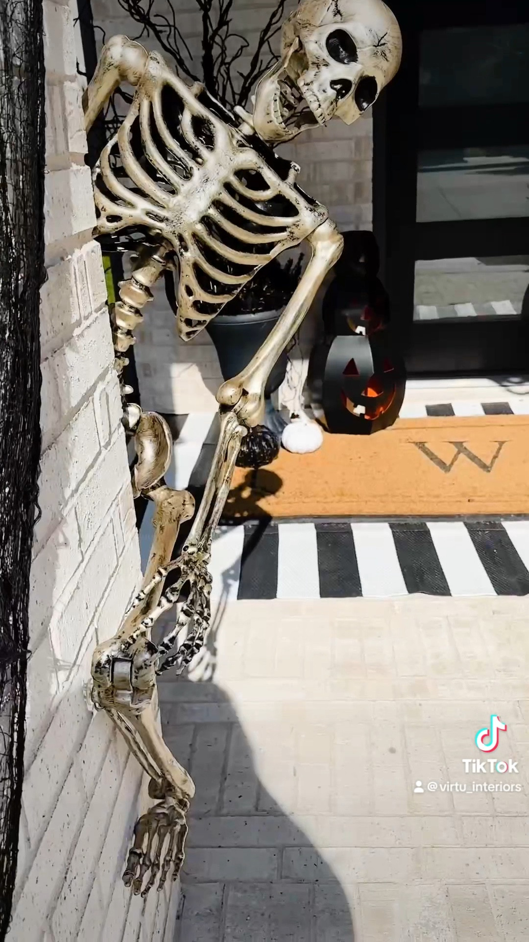 How amazing are these 5’ posable skeletons!? Love how the antique finish provides just the right amount of style and spookiness 🎃☠️

#LTKHalloween #LTKHome #LTKVideo