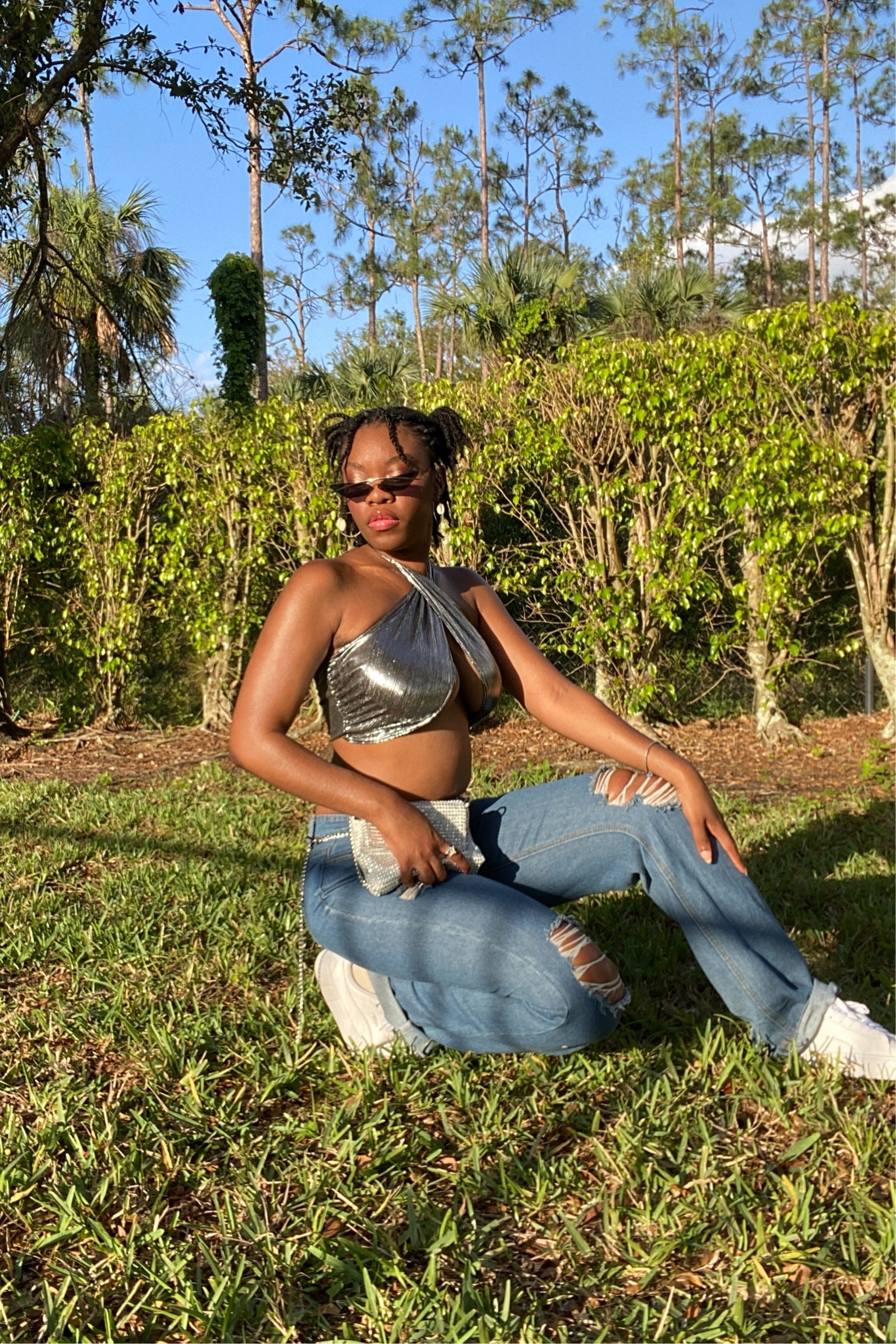 Festival Inspired Look- Silver Halter Top & High Waisted Jeans

Halter top, high waisted jeans, white sneakers, silver purse, festival look, festival outfit, outfit inspiration, Coachella outfit, stage coach outfit, concert outfit

#LTKFind #LTKstyletip #LTKFestival