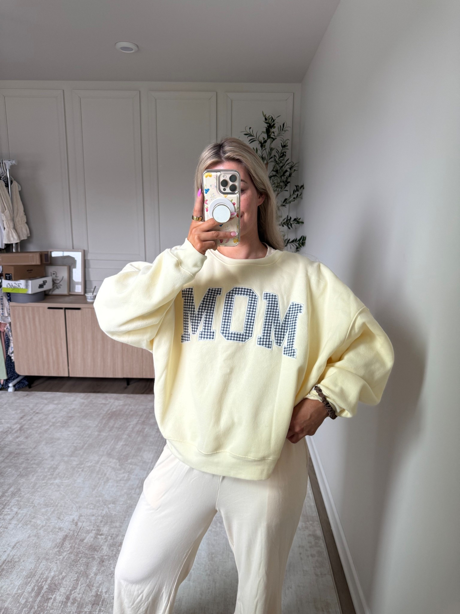 Wearing an xl sweatshirt 

#LTKgrwm