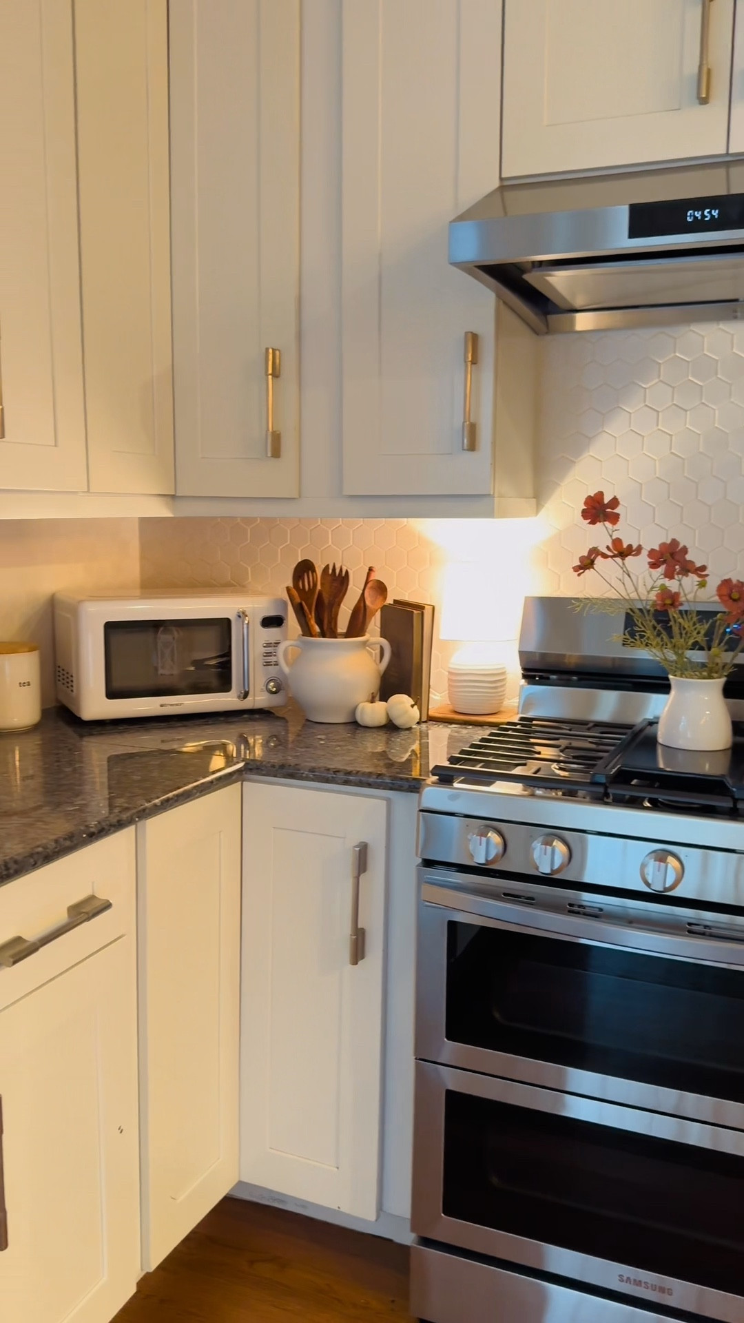 If you think my kitchen stays clean all day like this, you’re adorable 😂 🤪😘


#LTKHome #LTKU #LTKSeasonal