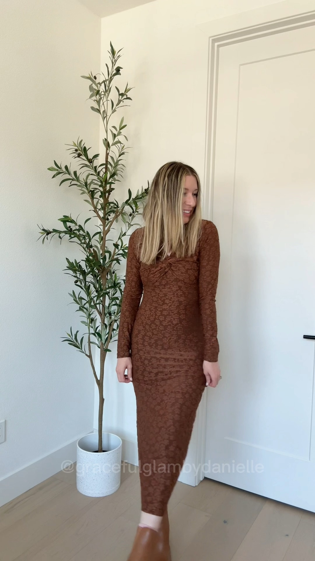 I found the perfect Fall Amazon dress. Wearing my TTS Small (5’4”). Washed up really well and is sooo stretchy, comfy, and flattering. Plus trendy!! 



#LTKSeasonal #LTKFindsUnder100 #LTKStyleTip