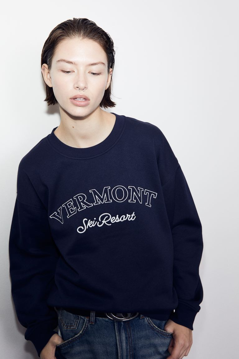 Sweatshirt with Motif - Dark blue/Vermont - Ladies | H&M US | H&M (US + CA)
