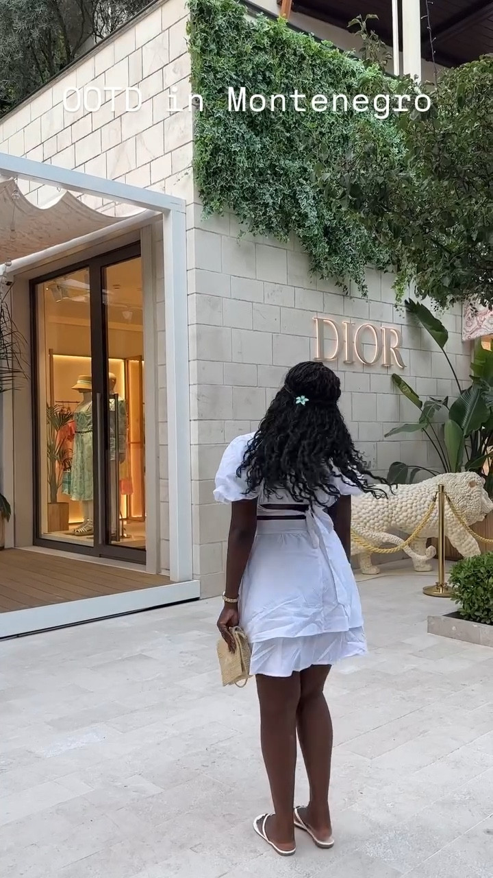 Loving this season of my life where I’m comfortable enough to wear dresses like this 💕 @boohoo dress linked in my bio #midsizestyle #blackgirlmagic