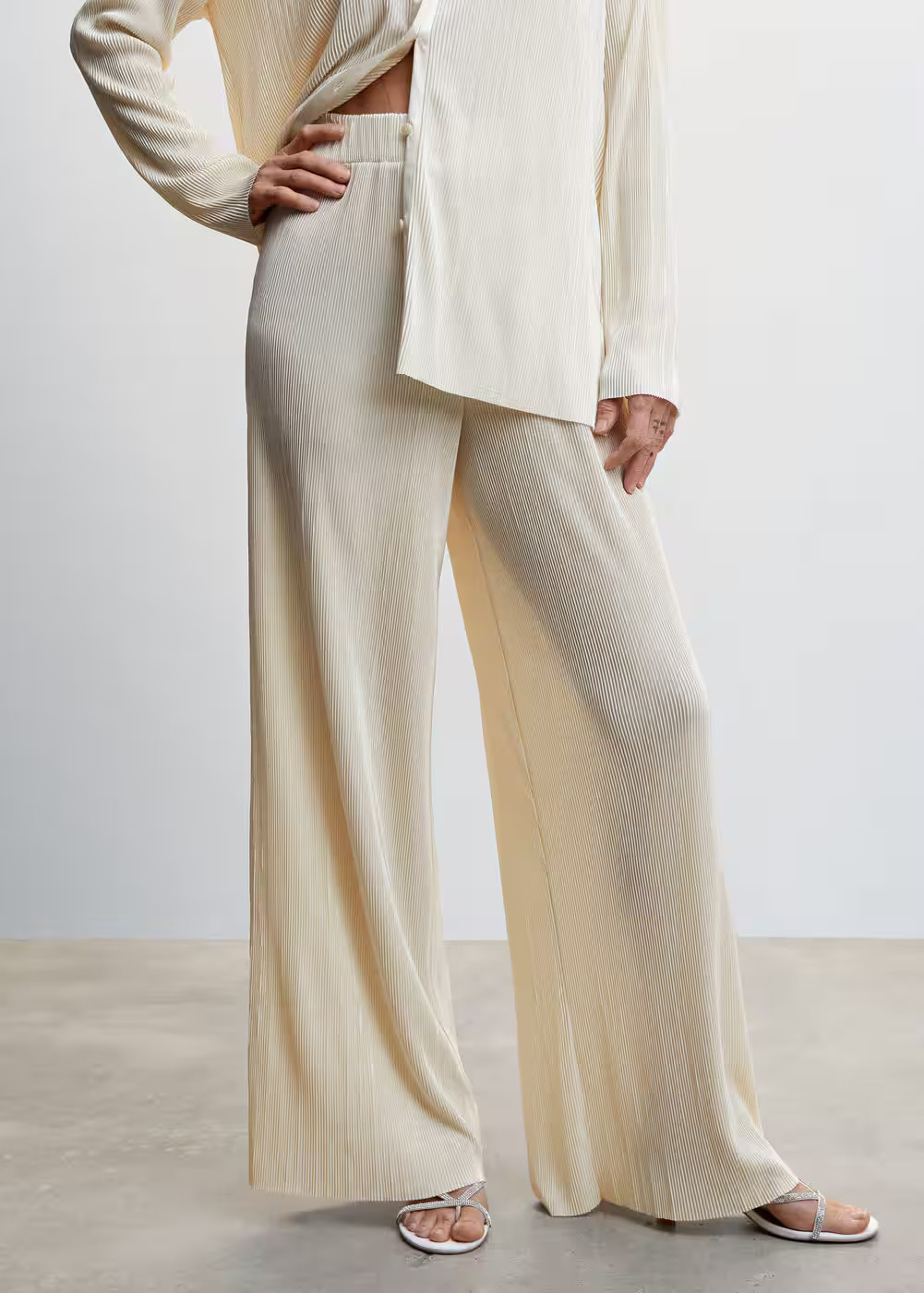 Pleated palazzo trousers | MANGO (UK)