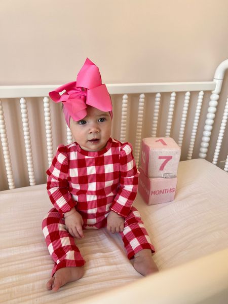 baby valentines outfit
Baby bows
Big baby bows