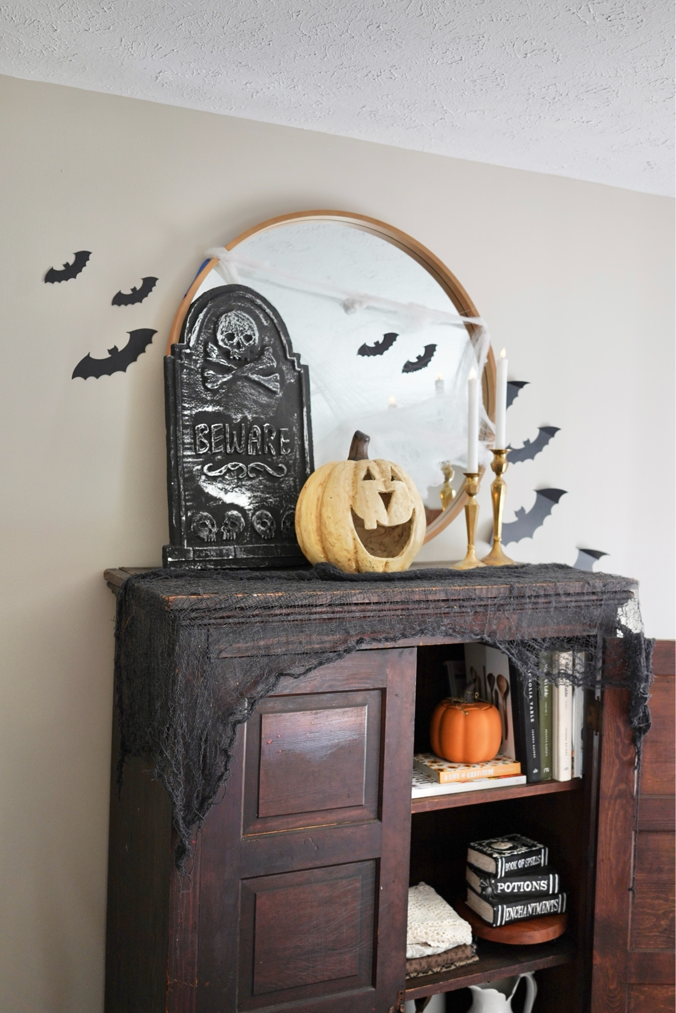 Halloween wall bats for $2! Halloween home decor. Halloween styling 

#LTKSeasonal #LTKhome #LTKfindsunder50