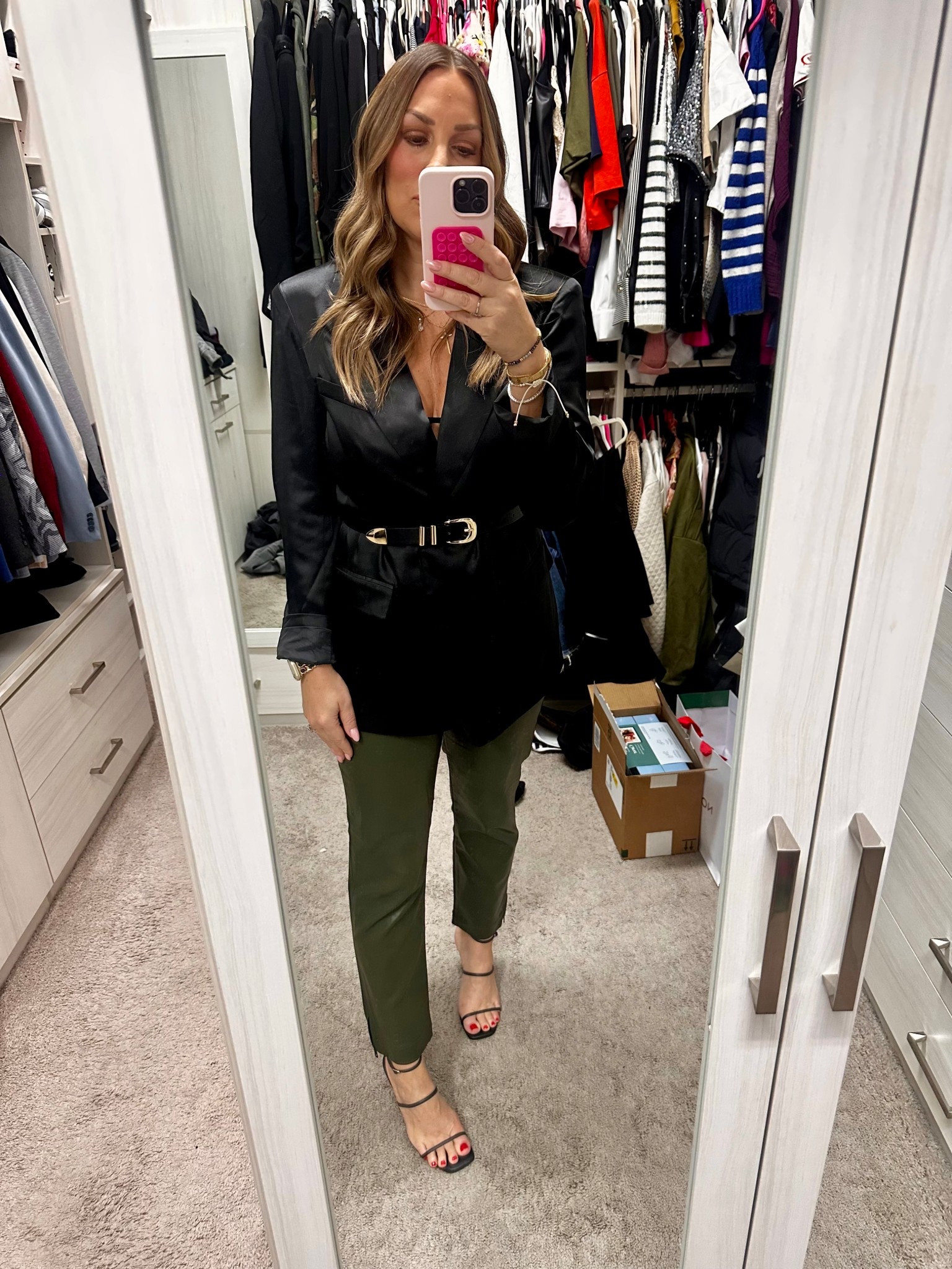 Holiday party 1


#LTKootd #LTKHoliday #LTKgrwm