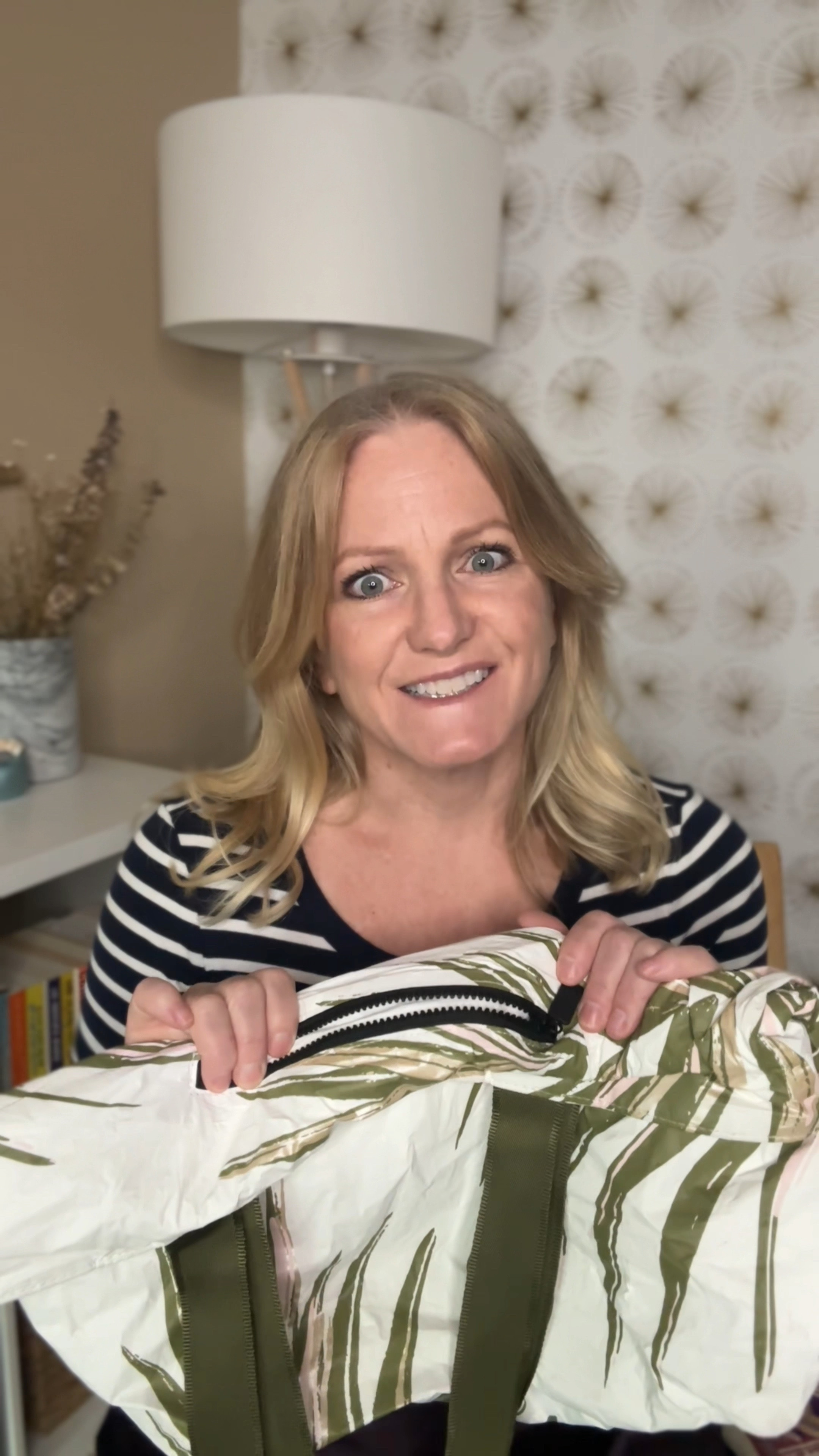 A must have bag for all the moms, yogis, travelers, gym goers, beach babes, well anyone really! You can thank me later. This pattern is sold out, but I’ve linked my next fav and a few other goodies! 

#LTKitbag #LTKVideo #LTKtravel