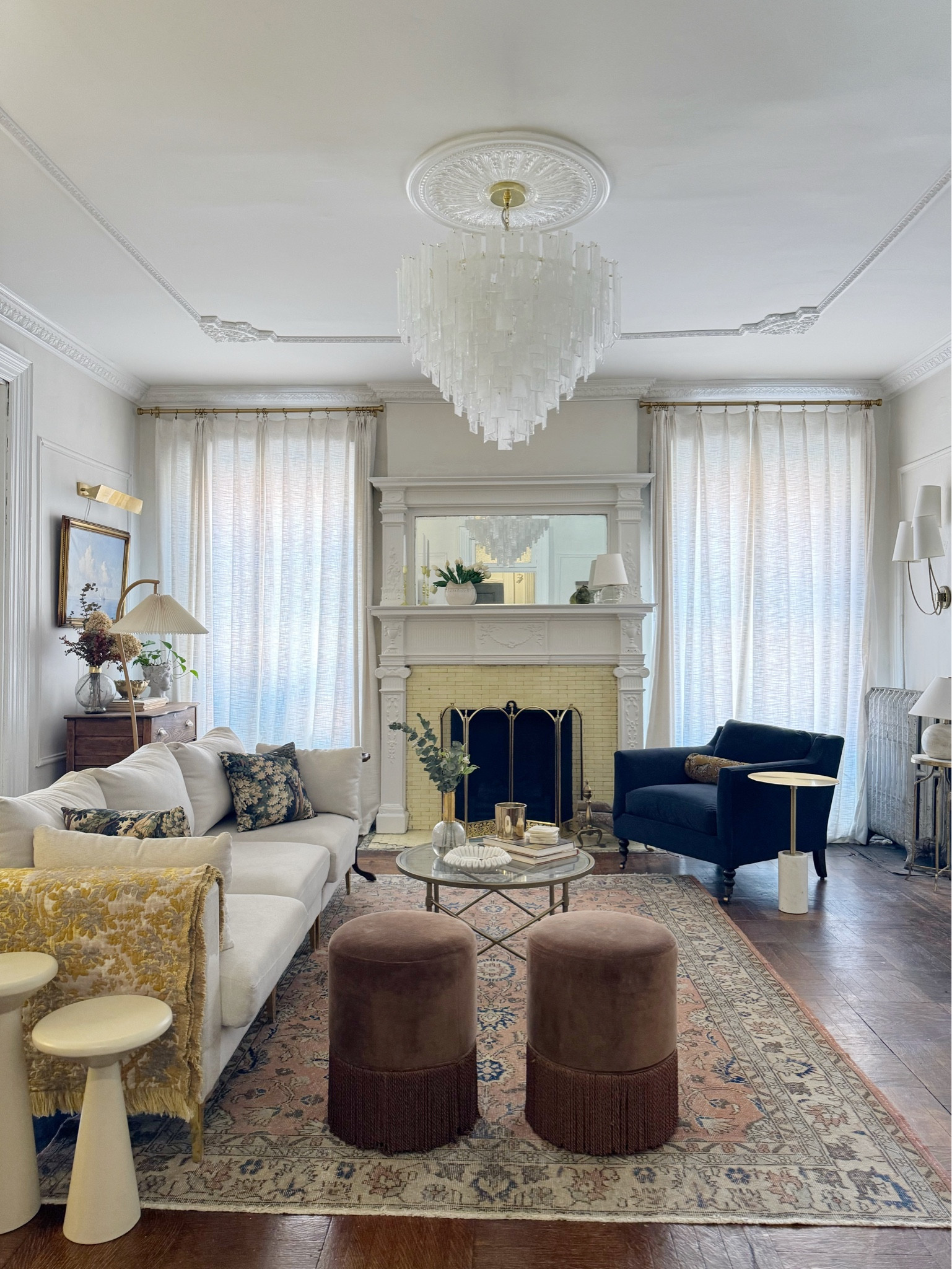 Updated living room- see previous post for anything that’s not linked here (can only fit 16) 


Sectional sofa, vintage area, rug, fringe, velvet, Ottomans, round coffee table, chandelier, crown, molding, Accent, chair, side table, throw pillow

#LTKhome #LTKstyletip