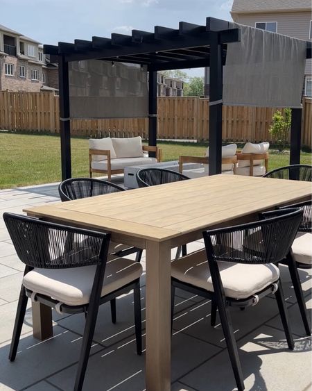 our backyard dining area🤍