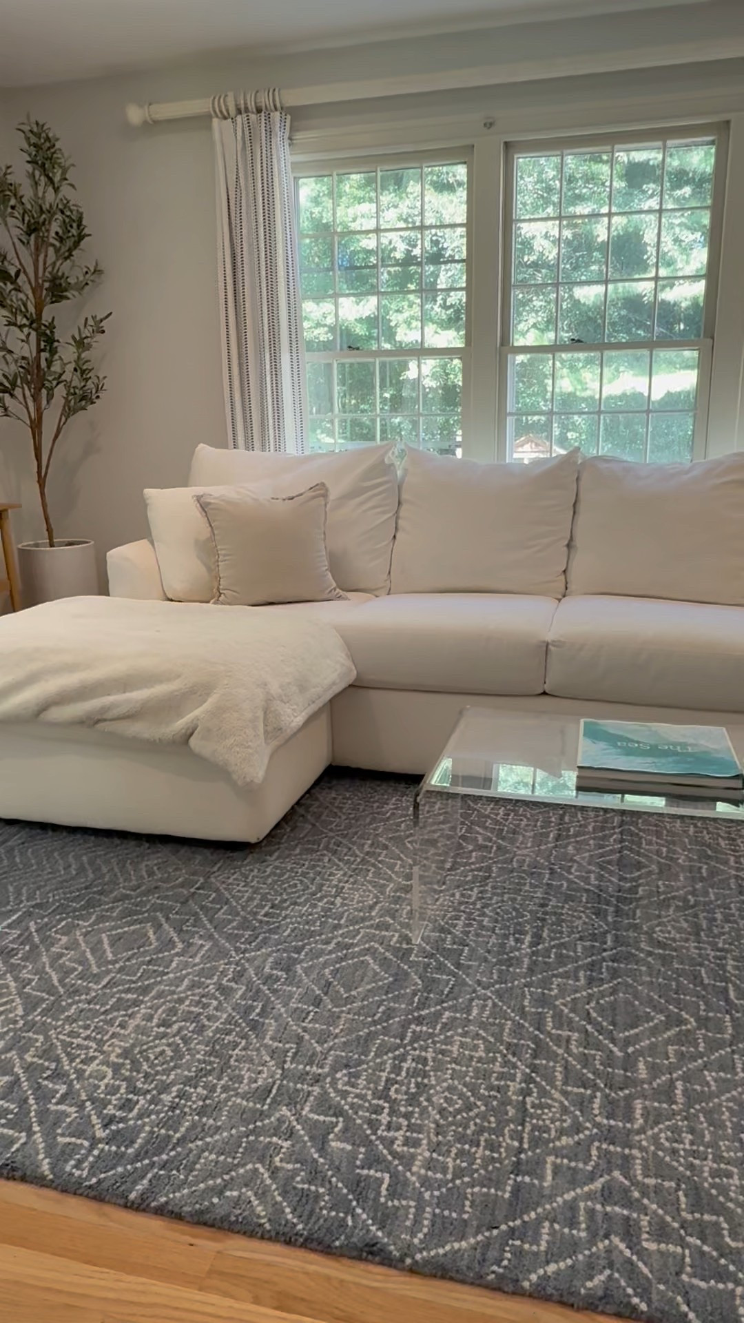 #coastalhome #livingroom #sale #serenaandlily

#LTKHome #LTKSaleAlert #LTKFindsUnder100