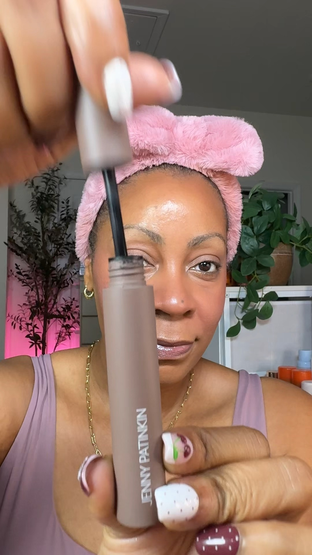 A great everyday mascara! Easy to apply and made my lashes look fantastic.. The mascara did not flake or smudge throughout the day

#LTKBeauty #LTKOver40 #LTKgrwm