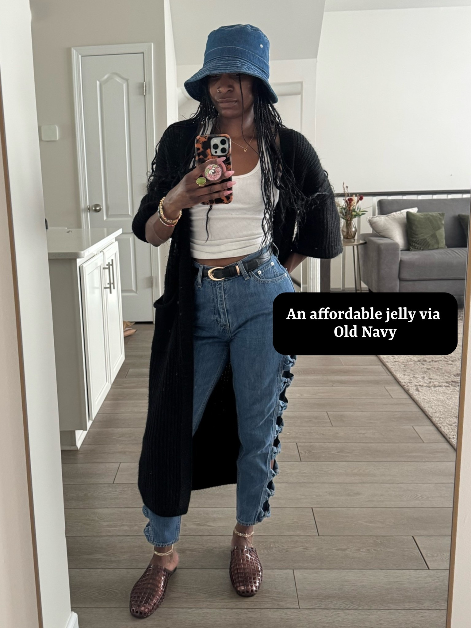 I fell victim to the jelly shoe resurgence this year. But I knew if I was going to get a pair, they had to be super affordable. Old Navy had these really cute jelly mules and I immediately ran to my closest location lol!

#jellies #jellyshoes #mules #jellymules
#oldnavy #summeroutfit #levis #amazon #zara

#LTKootd #LTKSeasonal #LTKPetite