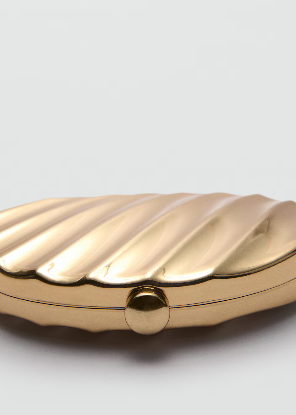 Search: Gold clutch (4) | Mango USA | MANGO (US)