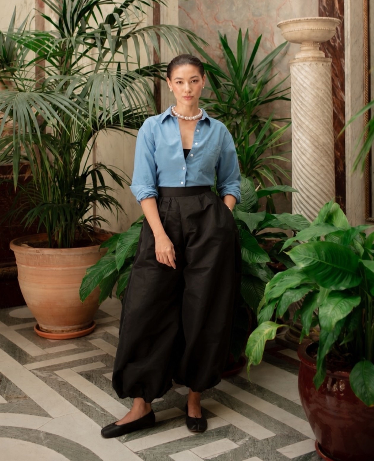 2026 is all about statement silhouettes
and I designed these black balloon pants for Sunviriya to turn a simple outfit into something that feels instantly more high-fashion.

I’ve been obsessed with exaggerated shapes lately, especially the balloon silhouette. It stands out, feels elegant, and is still comfortable enough to wear all day. 
For this look, I paired them with a blue button-down from @UNIQLO France and tabi shoes from @stevemadden-us  ￼.

What kind of piece would you love to see next from Sunviriya ? ✂️✨✨

#LTKootd #LTKWorkwear #LTKstorytime