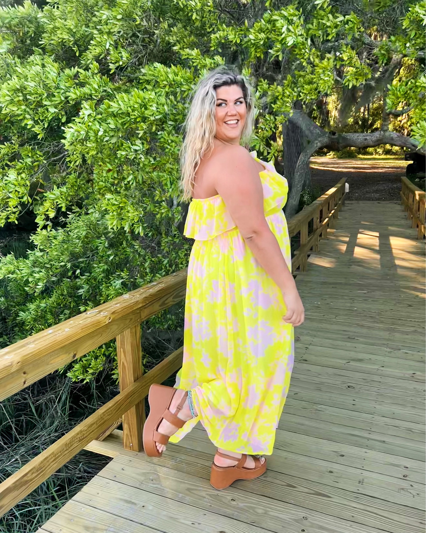 •••Happy Soul•••
Choosing happiness on a daily basis is a challenge. Instead of seeking out negative energy and feelings choose positive actions and words. I challenge you this weekend to find happiness in everything you do. Life is too short to be anything but HAPPY!

#LTKunder50 #LTKfit #LTKcurves