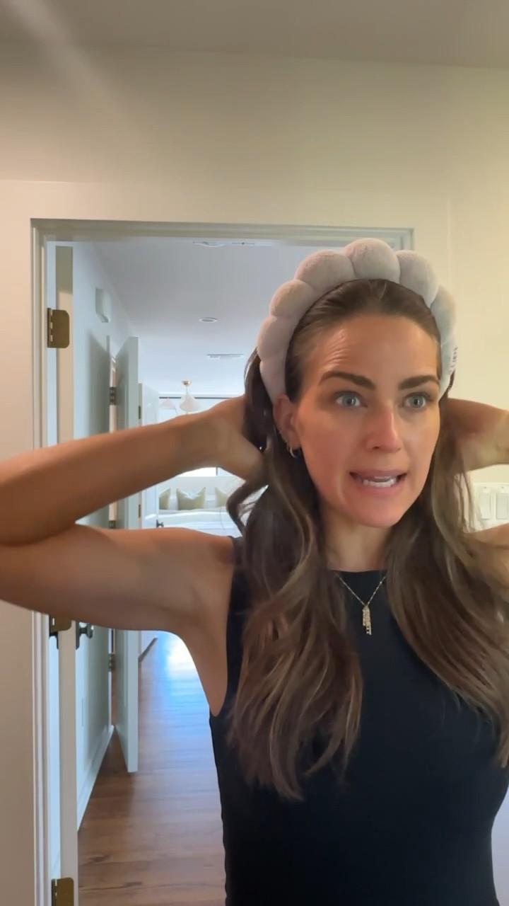 GRWM: PPA/PPD
code: ALOPROFILE for Tarte ✨

Shades—
Concealer- 32N
Bronzer: cool bronze
Blush: chilly
Highlighter: exhilarate
Lip liner: pillow talk
Lip gloss: peachy beige 
Brow pencil: medium brown 


#LTKBeauty