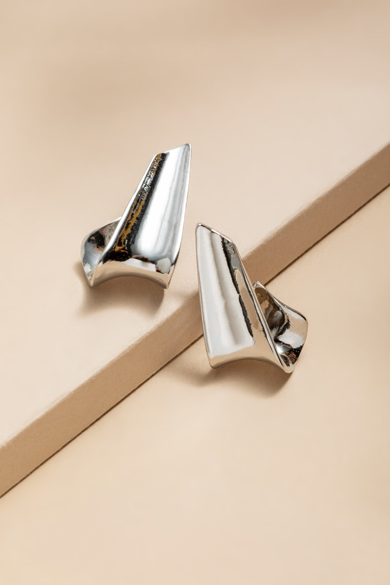 Kathie Sculptural Swoop Drop Earrings | Francesca's