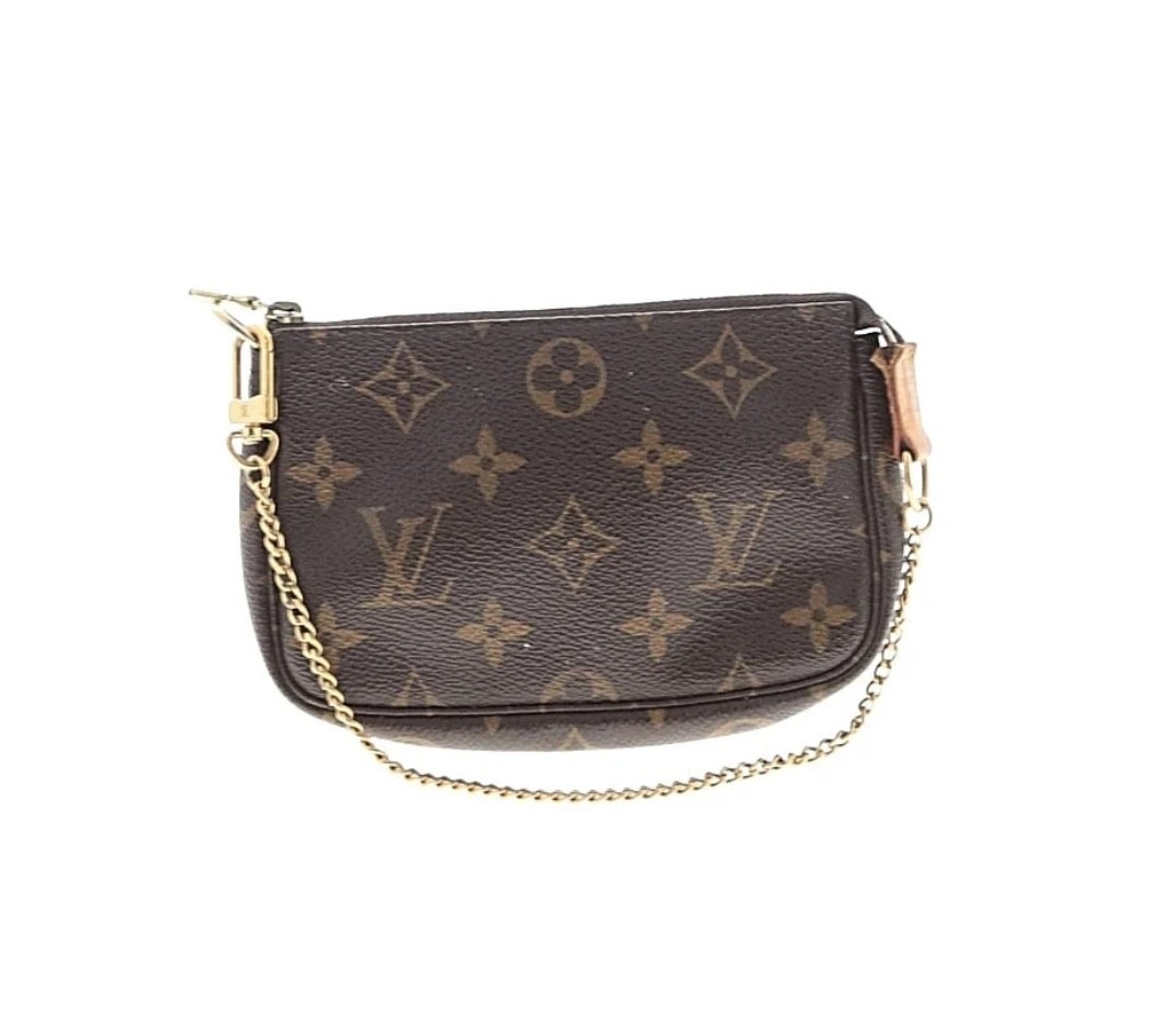 Louis Vuitton chain clutch 

#LTKdayinmylife #LTKootd #LTKTravel