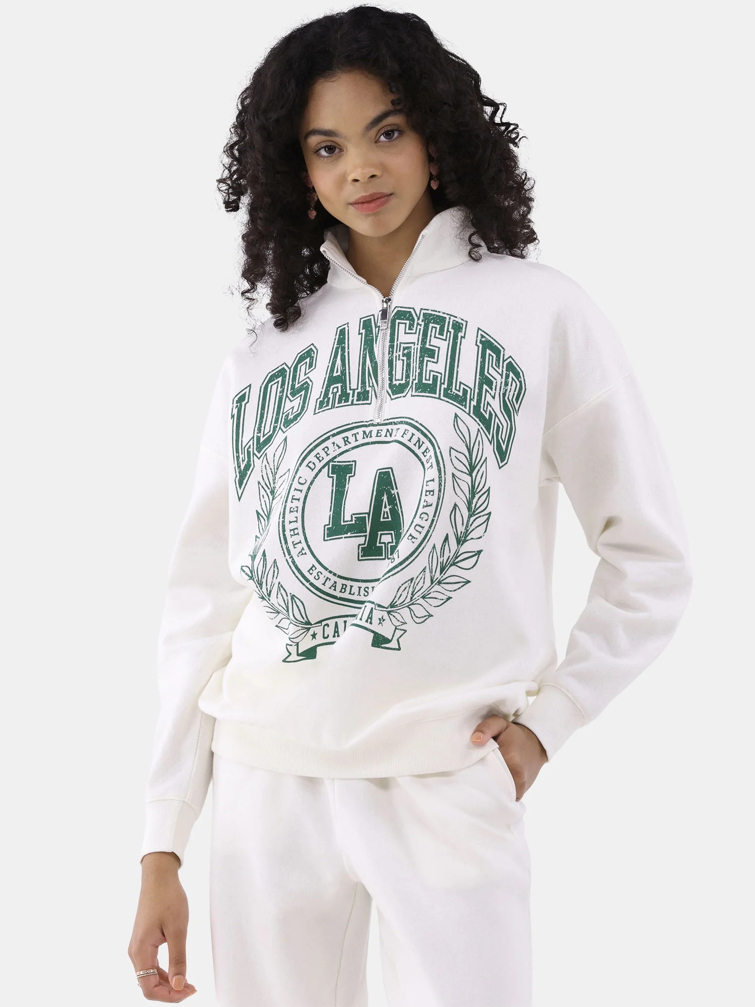 No Boundaries Quarter Zip Graphic Sweatshirt, Women’s and Women’s Plus - Walmart.com | Walmart (US)