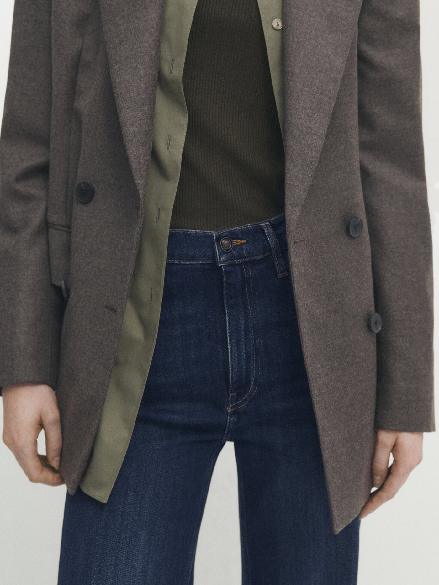 Jeans-Schlaghose mit hohem Bund und ausgefranstem Saum  69,95 € | Massimo Dutti DE