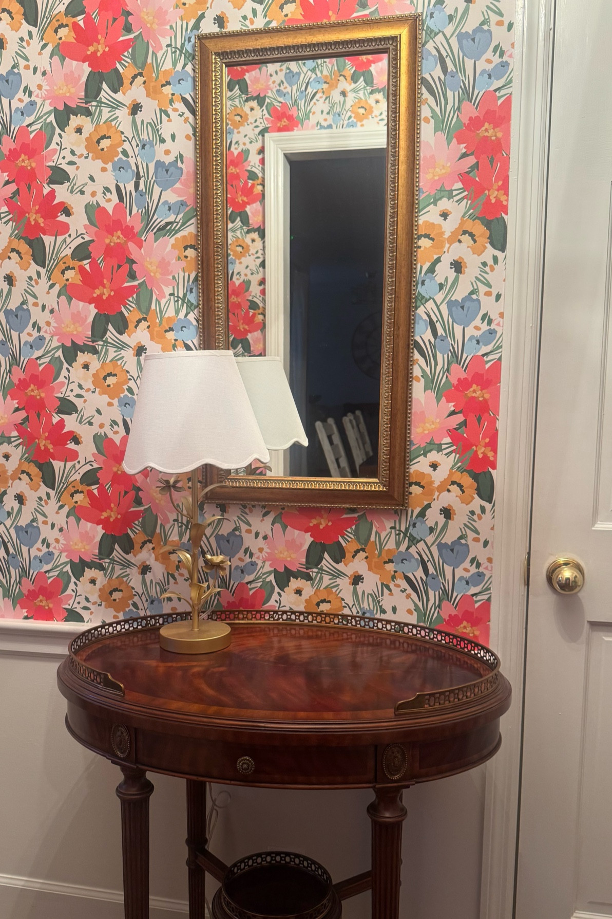 I’m a sucker for floral wallpaper. 