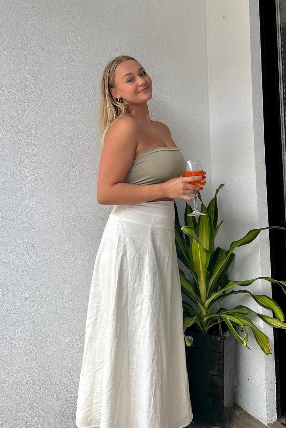 The perfect long white maxi skirt from show po in size 12 🤍

#LTKaustralia LTKFestiveSaleFR #LTKstyletip