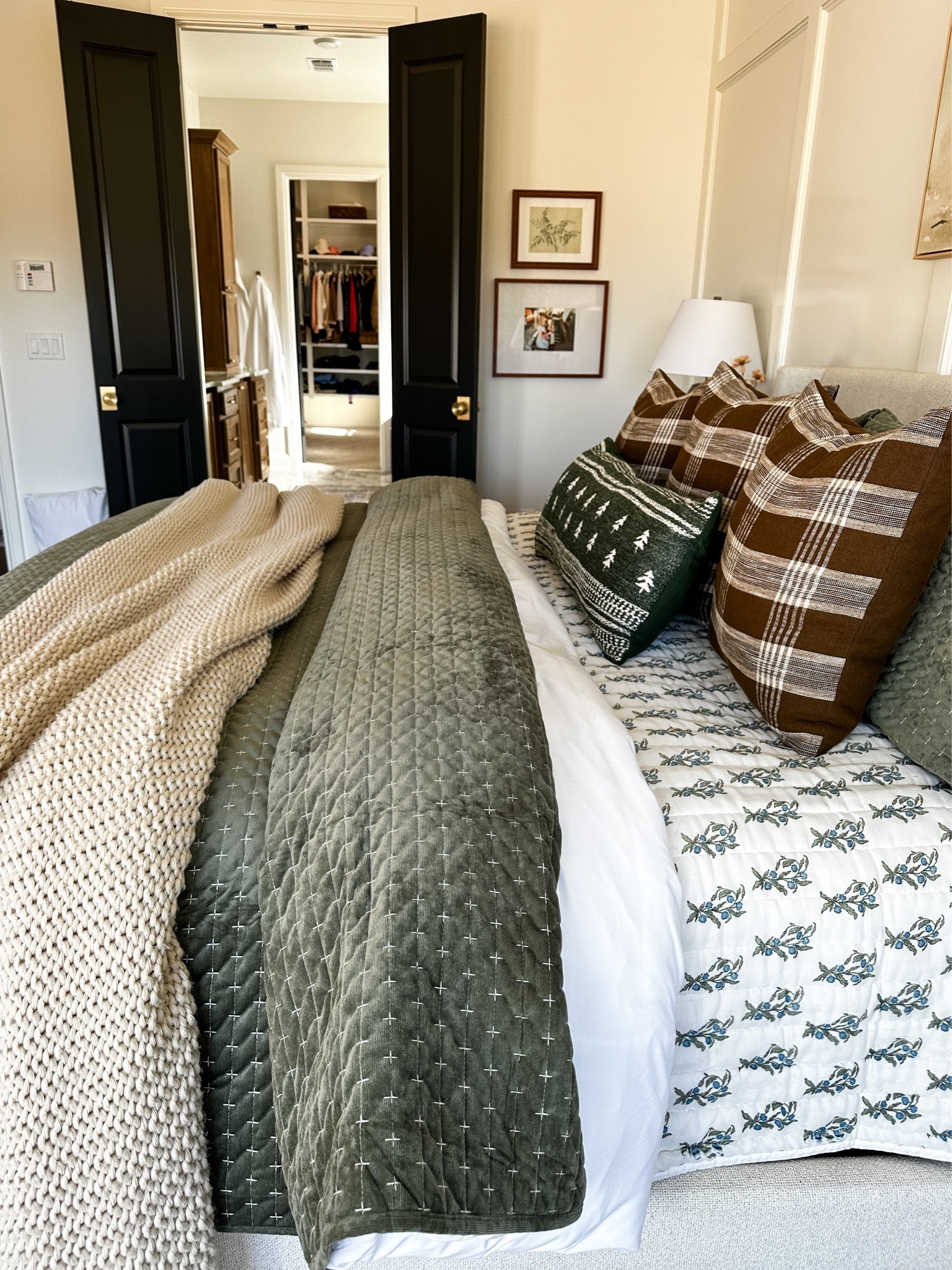 Alllll the Christmas vibes are happening with this bedding 🤗



#LTKHoliday #LTKSeasonal #LTKhome