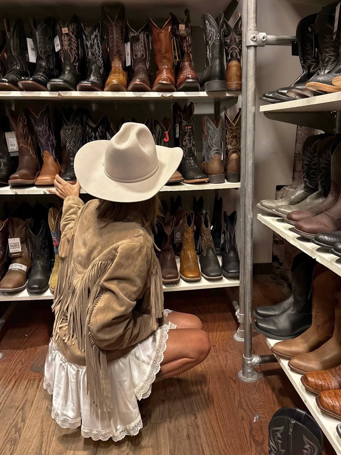 you’ll find me on broadway 🎸🤠🫶🏼✨