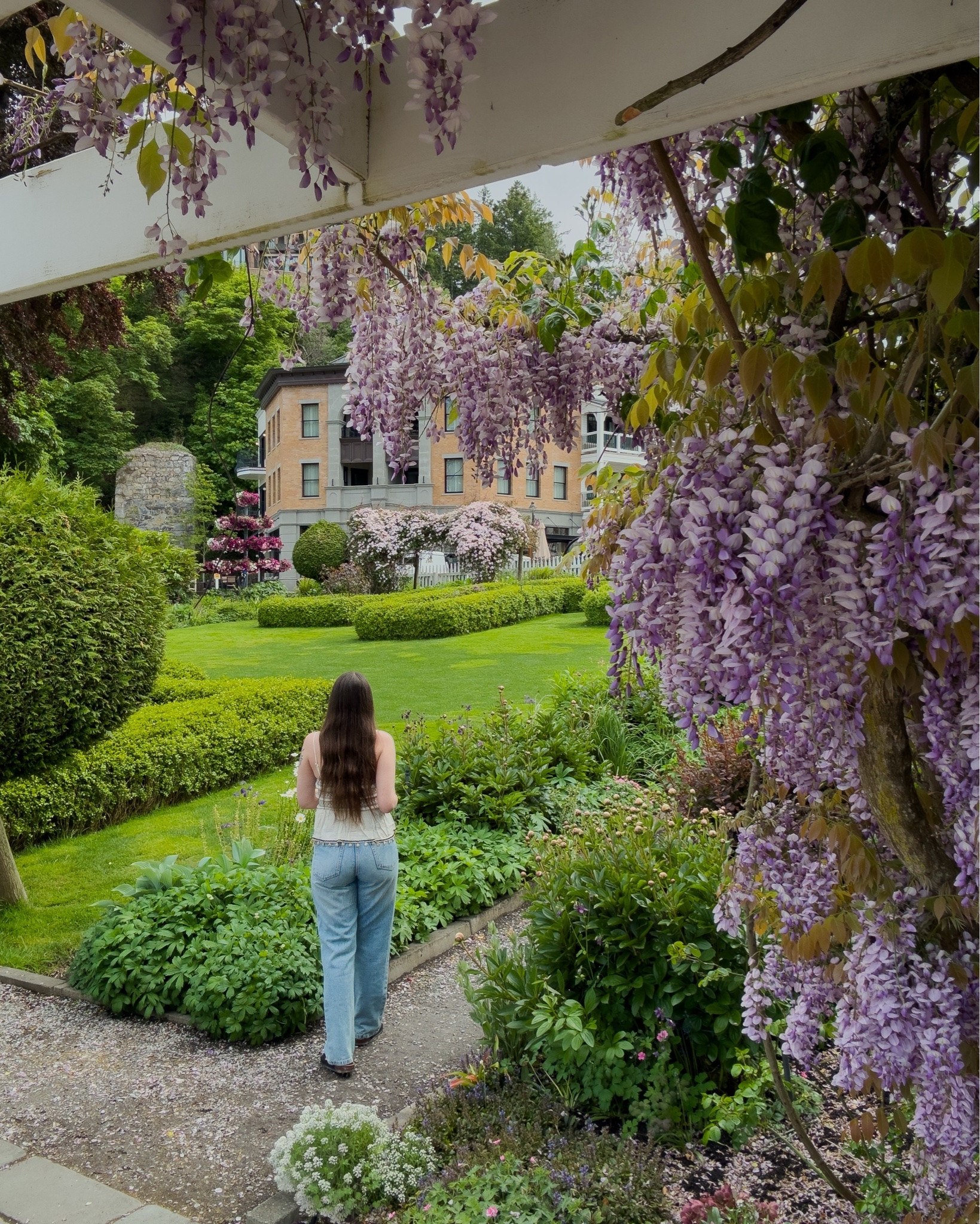 changing my time zone to RH ⚓️🤍 @rocheharborresort 

I can still smell the flowers in the garden, hear the eagles soaring above the marina, can’t stop thinking about the truffle parm fries at the Madrona bar & grill, in awe of the mausoleum hike we took and wishing any photos or videos truly did this place justice!!! 

it’s the kind of slice of paradise you just have to experience, truly a dream come true 💫