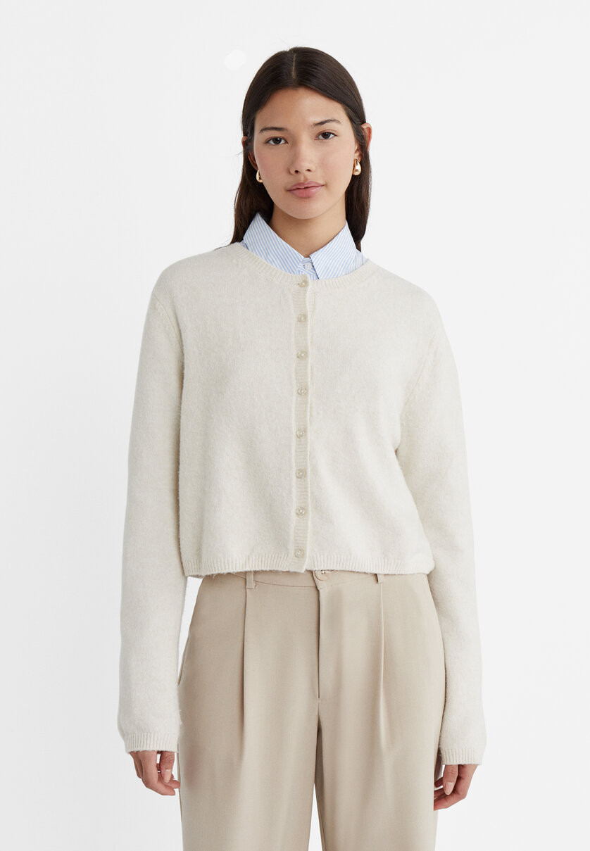 Soft-touch knit cardigan with buttons | Stradivarius (UK)