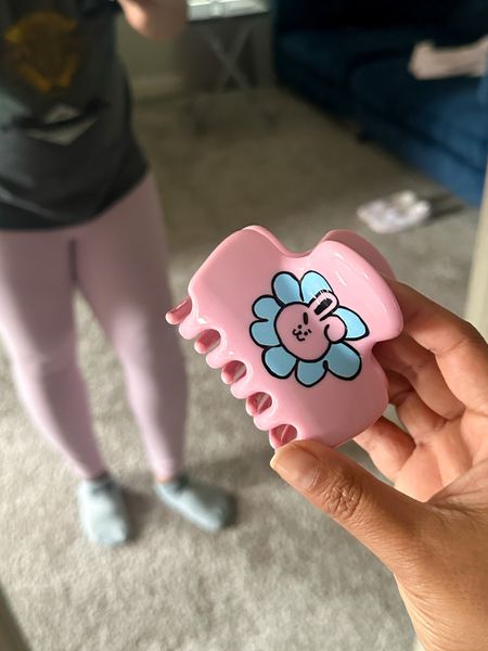 Claw clip of the day 💗 These BT21 x Kitsch claw clips are so fun and come in 8 different designs. I wear these when I’m out for a walk and love matching them to my outfit!

Accessory, workout fit, exercise, fitness, power walk 

#LTKStyleTip #LTKFitness #LTKActive