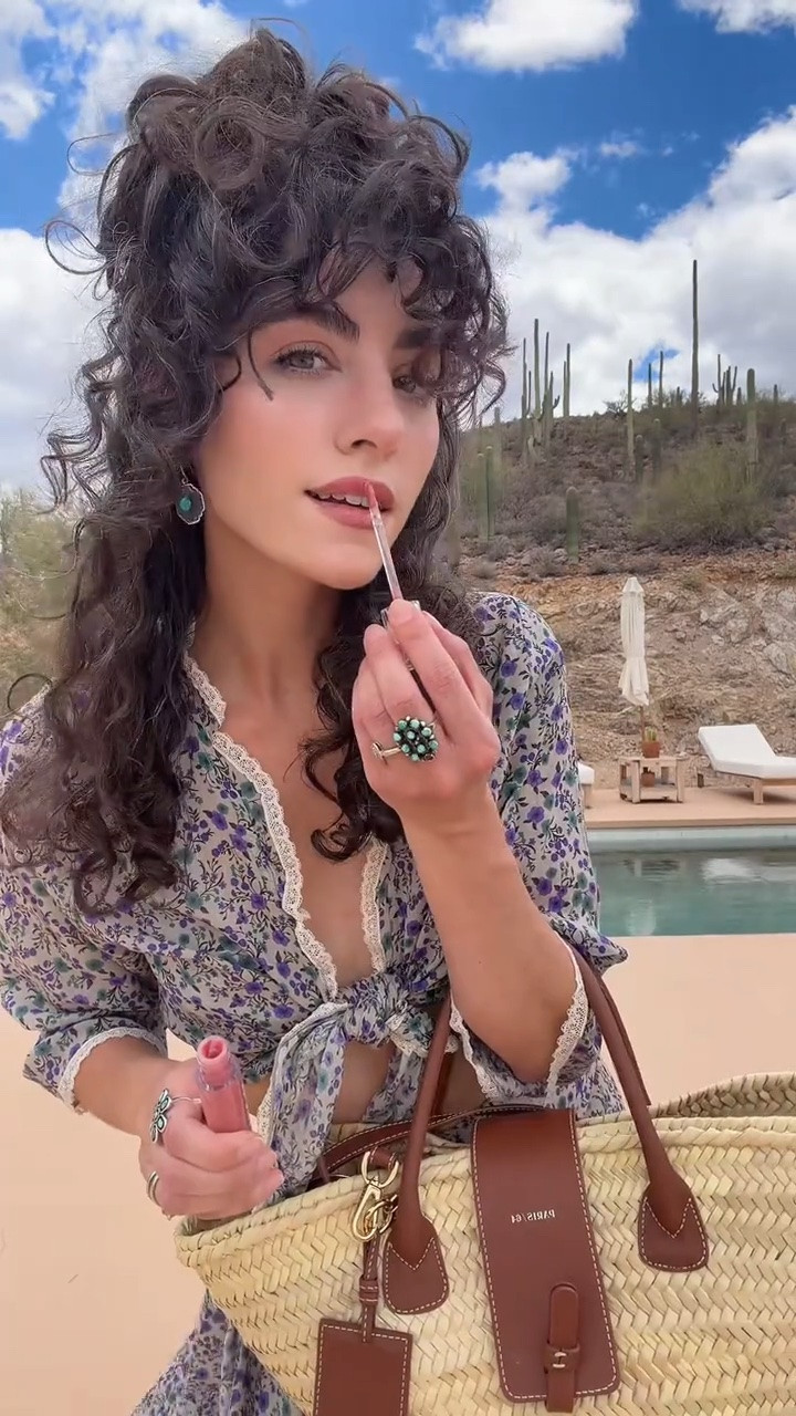 Obsessed with this floral set. I tied the top for a cropped look 


Summer outfit, boho, festival style, spell, free people, tower 28, pink gloss

#LTKvlog #LTKPetite
