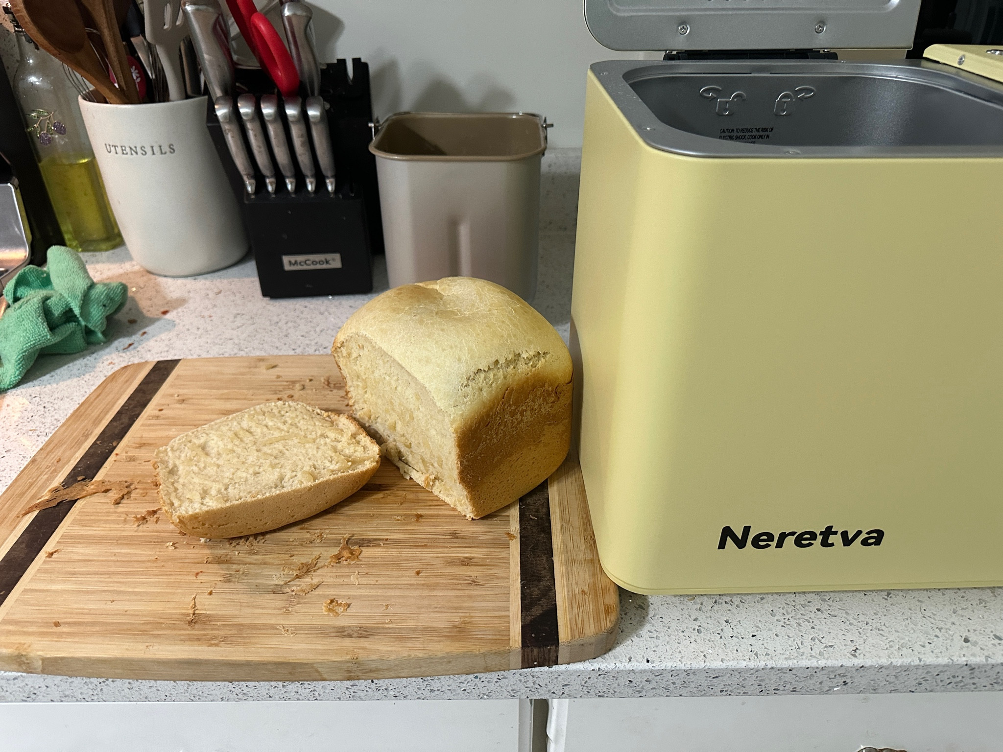 Best bread maker! Make your own bread at home. It’s so easy! There is also a few colors to choose from.