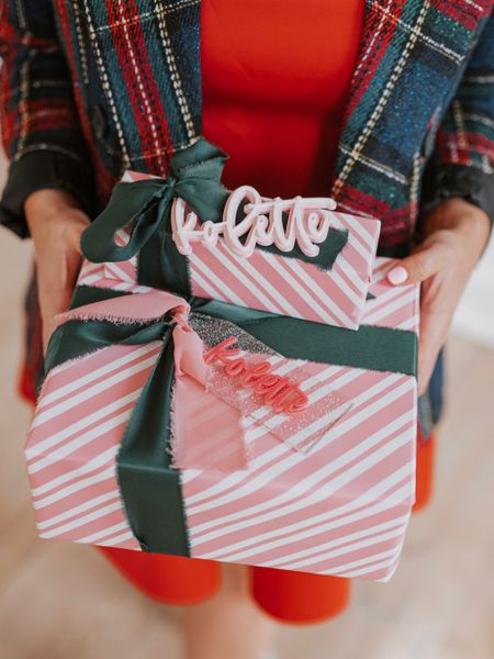 It’s officially gifting season and it’s time to step up your wrapping game. I’m loving the double sided wrapping paper from Amazon. 

#LTKfindsunder50 #LTKGiftGuide #LTKHoliday