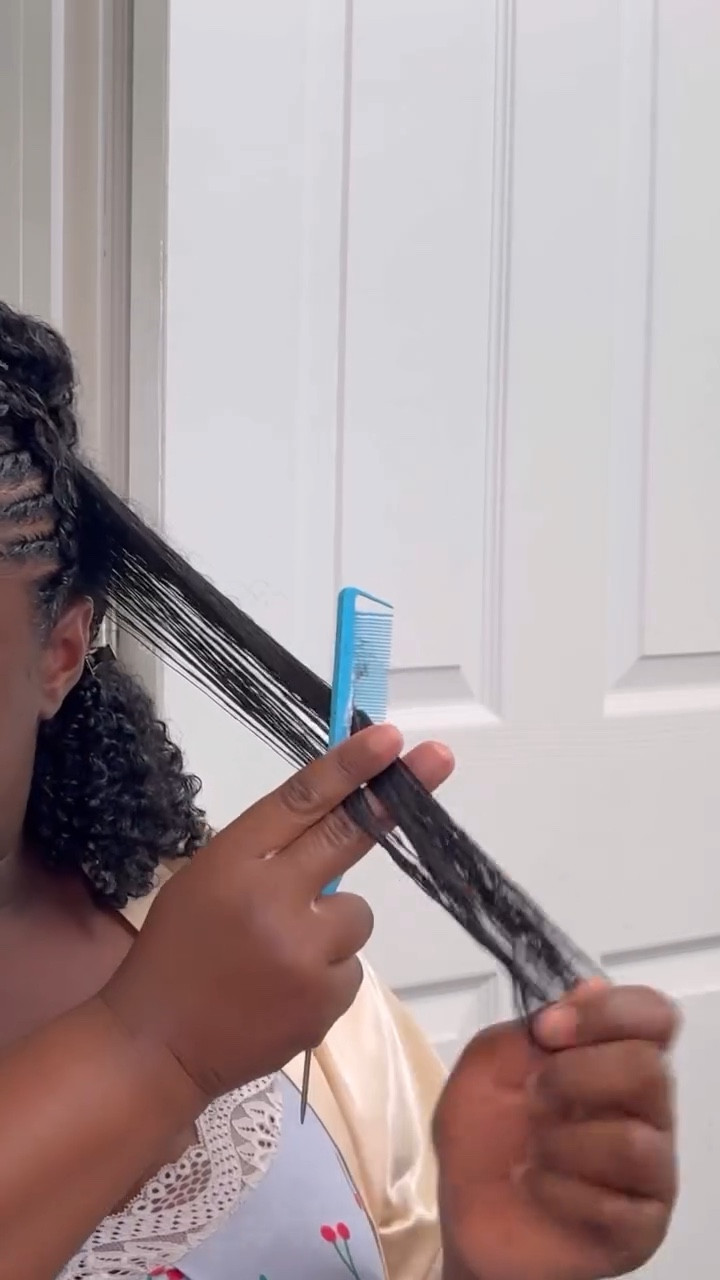 Giving myself a much needed trim before going into labor! 🤏🏾😊💗

Update: Im almost 40 weeks and I’m feeling very excited about my postpartum experience this time around. I’m thanking God for peace and grace as we are about to navigate a whole new world…again 🩵🩵

#Motherhood #NaturalHairstyles #Postpartum #Pregnancy #MomOf2