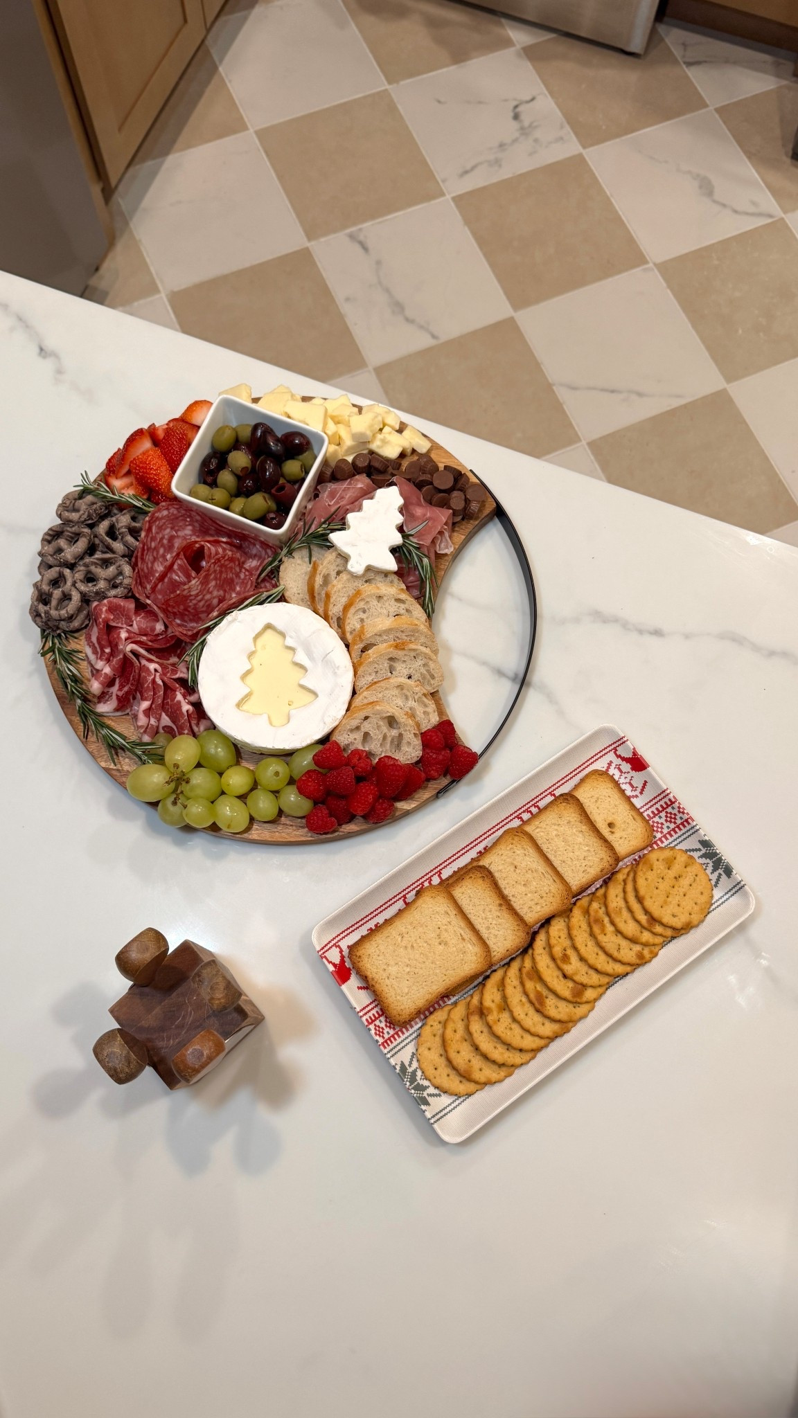 Trader Joe’s Christmas charcuterie board 🎄

I made this festive charcuterie board using all products from Trader Joe’s! I picked up a variety pack of cured meats, a double cream brie cheese, a french baguette, green grapes, strawberries, raspberries, mocha latte chocolate pretzels, mini chocolate peanut butter cups, green olives and kalamata olives, the unexpected cheddar cheese and rosemary to garnish.

#LTKfoodie #LTKHoliday #LTKFindsUnder50